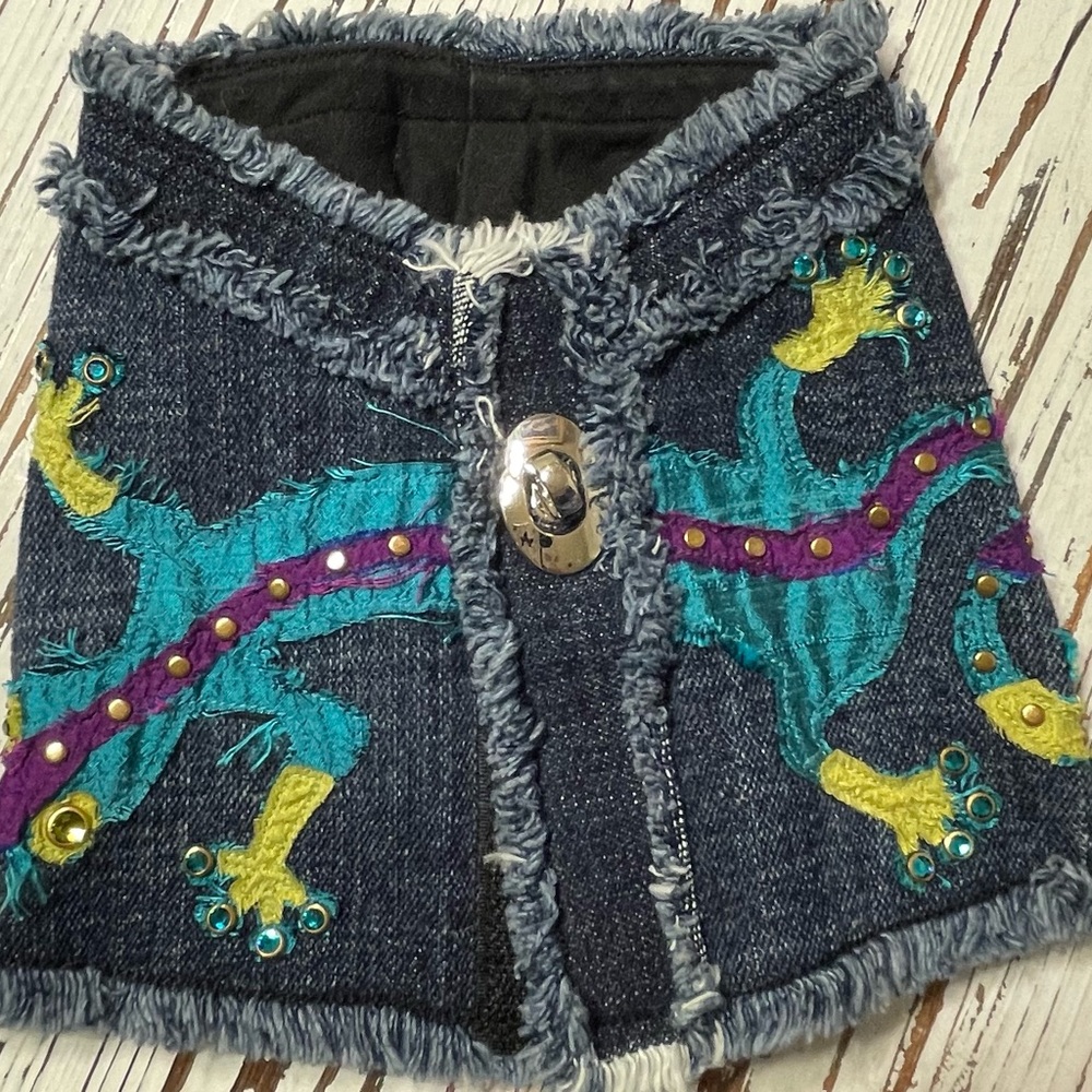 Denim Dog Harness with Lizard Colorful Patch
Small